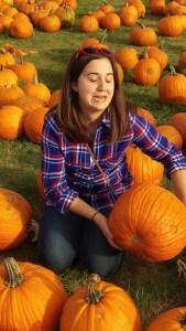 Swipe right boyz, she's single!